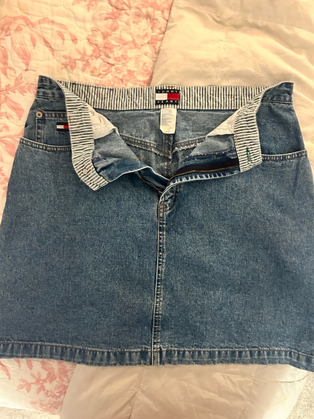 Vintage Tommy Hilfiger Denim Skirt — Signature Logo Waistband & Striped Lining